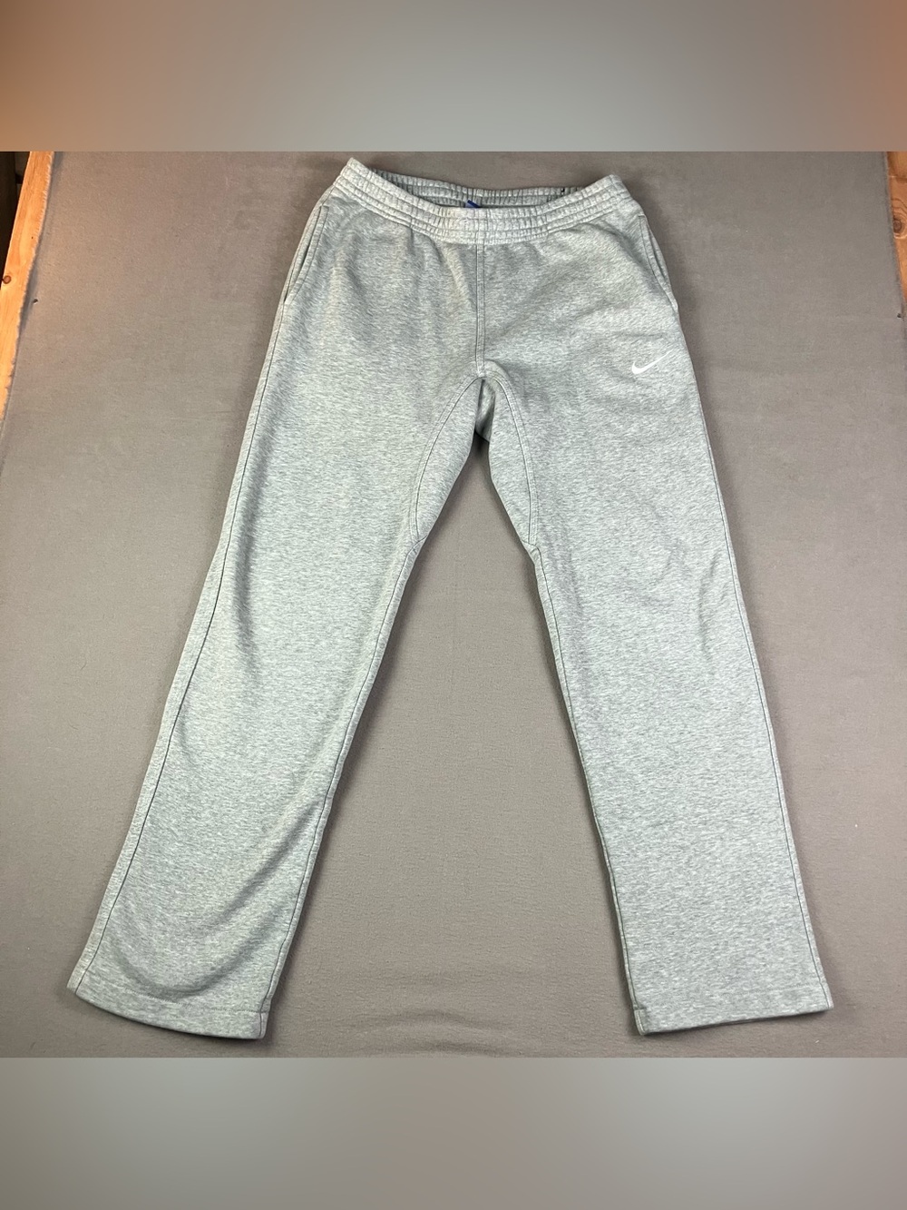 Nike Menβs Size M Gray Sweatpants Straight Leg Pockets Swoosh Logo